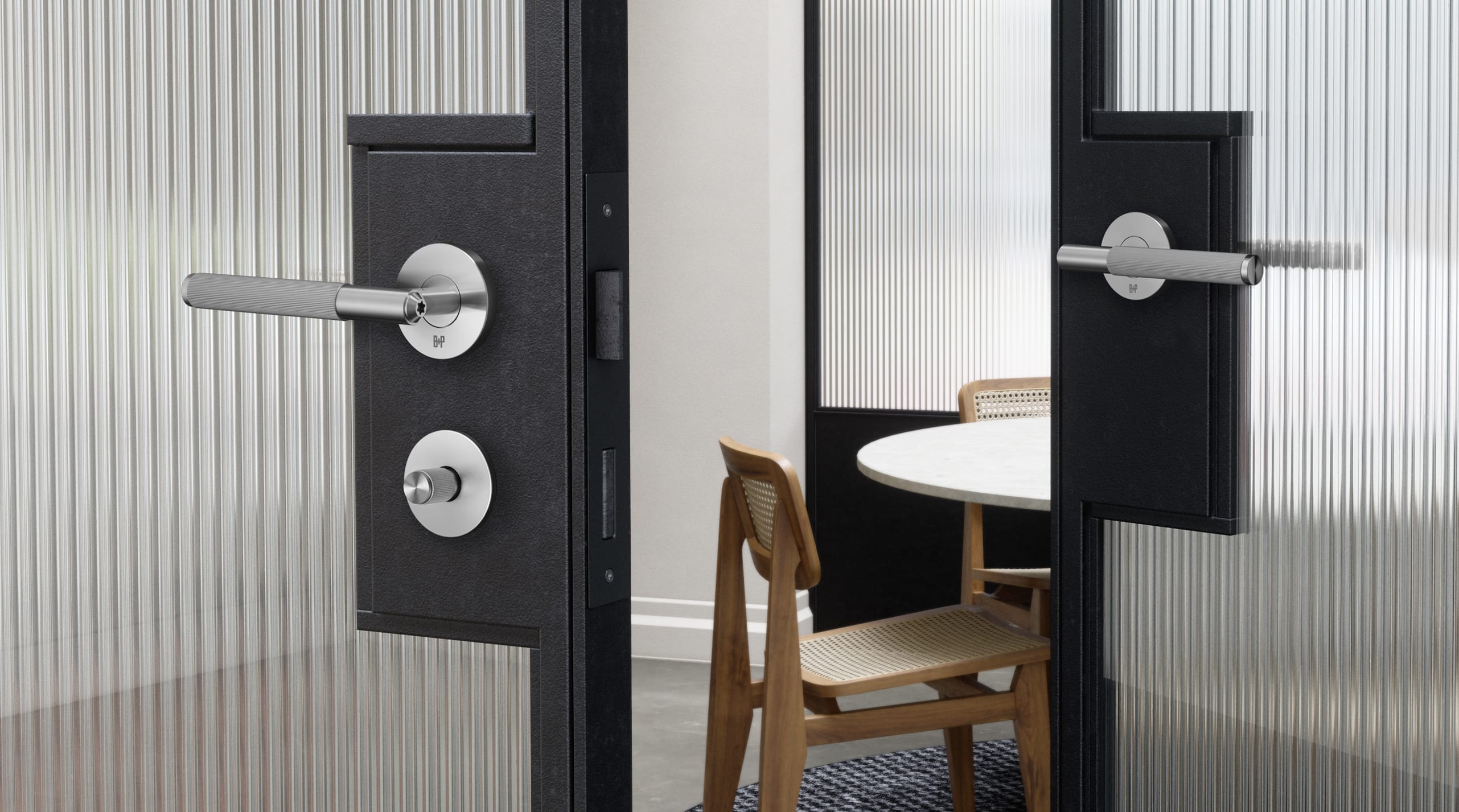 DOOR HANDLE SET / PRIVACY / LINEAR / STEEL